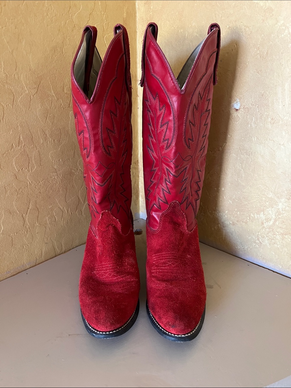 Women's Red boots 7